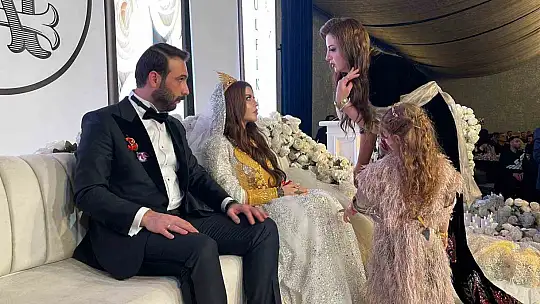 Şanlıurfa'da aşiret düğününde geline kilolarca altın takıldı