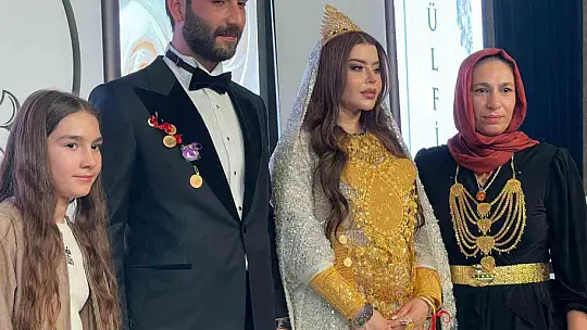 Şanlıurfa'da aşiret düğününde geline kilolarca altın takıldı