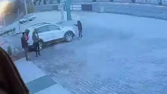 Şanlıurfa'da aynı gün iki iş yerine silahlı saldırı kamerada