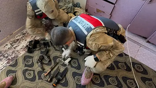 Şanlıurfa'da çamaşır makinesinden 12 tabanca çıktı