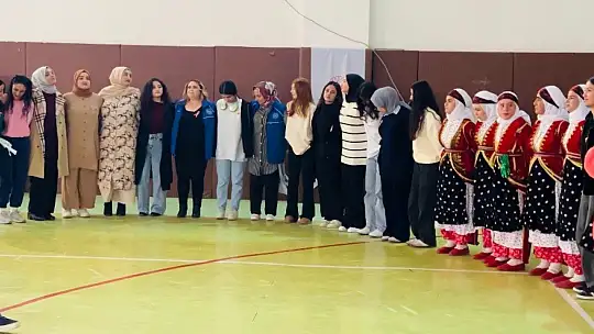 Şanlıurfa'da çiğköfteli ve halaylı 'Kadına şiddete hayır' etkinliği