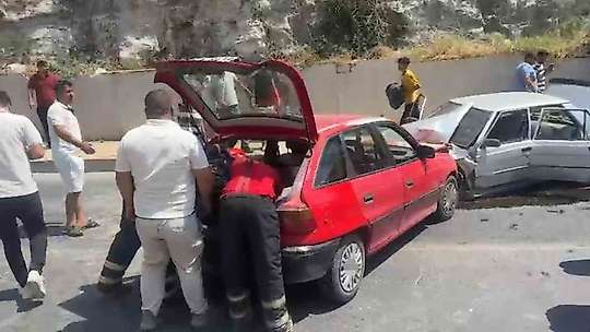 Şanlıurfa'da iki otomobil kafa kafaya çarpıştı: 3 yaralı