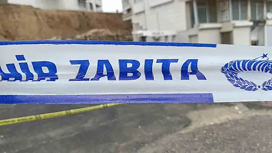 Şanlıurfa'da istinat duvarı yıkılan binanın yanındaki apartman da boşaltıldı