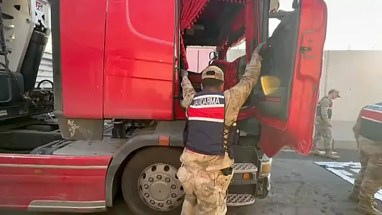 Şanlıurfa'da jandarmadan kaçakçılık operasyonu: 249 cep telefonu ele geçirildi