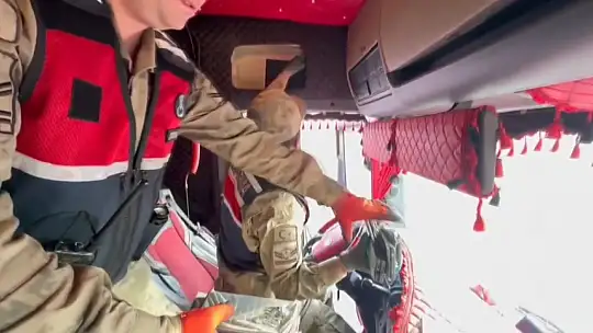 Şanlıurfa'da jandarmadan kaçakçılık operasyonu: 249 cep telefonu ele geçirildi