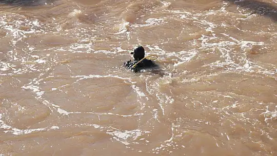 Şanlıurfa'da kanala uçan otomobildeki kayıp 3 kişinin cesedine ulaşıldı
