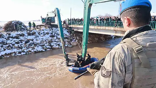 Şanlıurfa'da kanala uçan otomobildeki kayıp 3 kişinin cesedine ulaşıldı