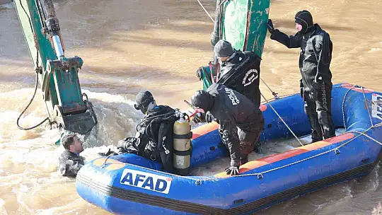 Şanlıurfa'da kanala uçan otomobildeki kayıp 3 kişinin cesedine ulaşıldı
