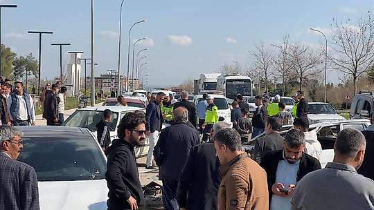 Şanlıurfa'da karşı şeride geçen otomobil ters döndü: 1'i ağır 3 yaralı