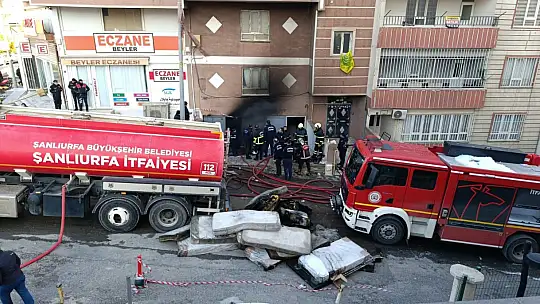 Şanlıurfa'da koltuk ve yatak üretimi yapılan atölyede korkutan yangın