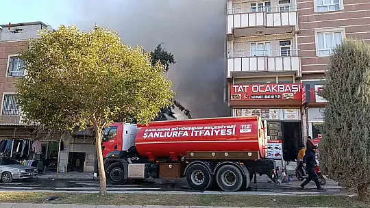 Şanlıurfa'da koltuk ve yatak üretimi yapılan atölyede korkutan yangın