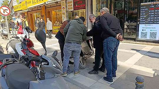Şanlıurfa'da motosikletler çarpıştı, sürücüler yaralandı