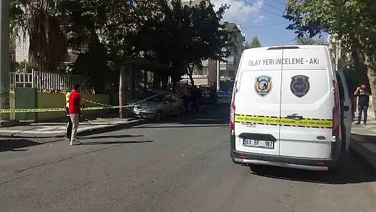 Şanlıurfa'da otomobil durakta bekleyenlere çarptı: 1 öğrenci öldü, 3 kişi yaralandı