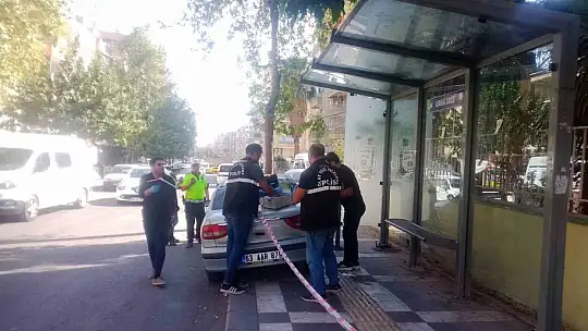 Şanlıurfa'da otomobil durakta bekleyenlere çarptı: 1 öğrenci öldü, 3 kişi yaralandı