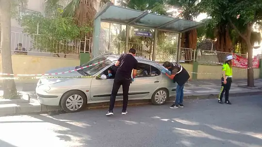 Şanlıurfa'da otomobil durakta bekleyenlere çarptı: 1 öğrenci öldü, 3 kişi yaralandı