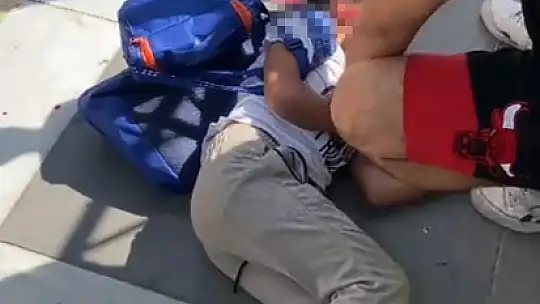 Şanlıurfa'da otomobil durakta bekleyenlere çarptı: 1 öğrenci öldü, 3 kişi yaralandı