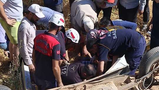 Şanlıurfa'da otomobil şarampole devrildi: 1 ölü, 4 yaralı