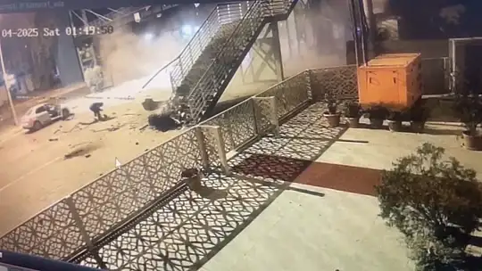 Şanlıurfa'da otomobil üst geçide çarptı: 1 ölü