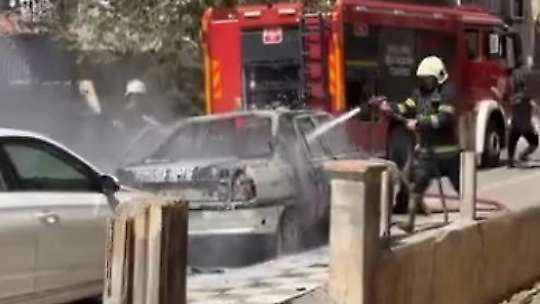 Şanlıurfa'da park halindeki otomobil alevlere teslim oldu