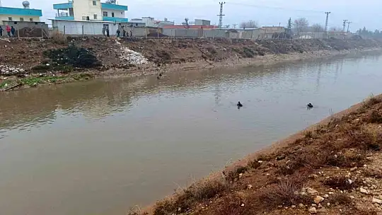 Şanlıurfa'da sulama kanalına düşen otomobilin sürücüsünü arama çalışmaları sürüyor