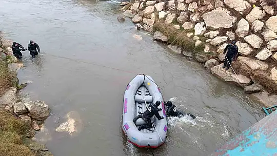 Şanlıurfa'da sulama kanalında kaybolan sürücüyü arama çalışmaları sürüyor