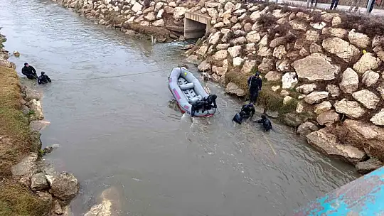 Şanlıurfa'da sulama kanalında kaybolan sürücüyü arama çalışmaları sürüyor