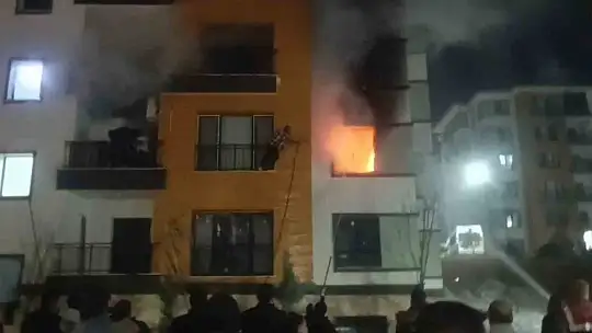 Şanlıurfa'da yangın paniği: Mahsur kalanları itfaiye ekipleri kurtardı