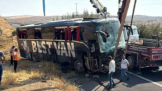 Şanlıurfa'da yolcu otobüsü devrildi: 27 yaralı