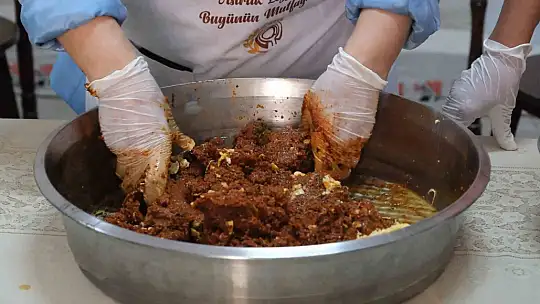 Şanlıurfa'da yöresel yemeklerin yeni nesillere aktarılması için yoğun çalışma