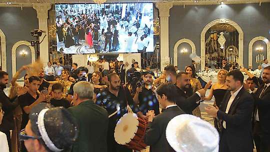 Şanlıurfa'dan örnek dayanışma: Sünnet düğününde takılan tüm takılar şehit ailelerinin çocuklarına bağışlandı
