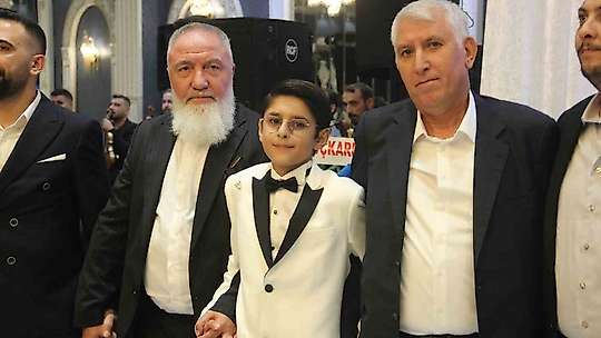 Şanlıurfa'dan örnek dayanışma: Sünnet düğününde takılan tüm takılar şehit ailelerinin çocuklarına bağışlandı