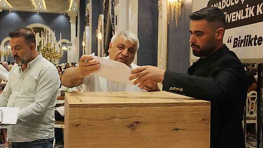 Şanlıurfa'dan örnek dayanışma: Sünnet düğününde takılan tüm takılar şehit ailelerinin çocuklarına bağışlandı