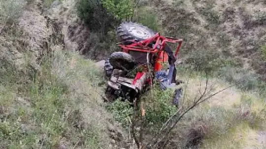 Şarampole devrilen traktörün altında kalan sürücü hayatını kaybetti