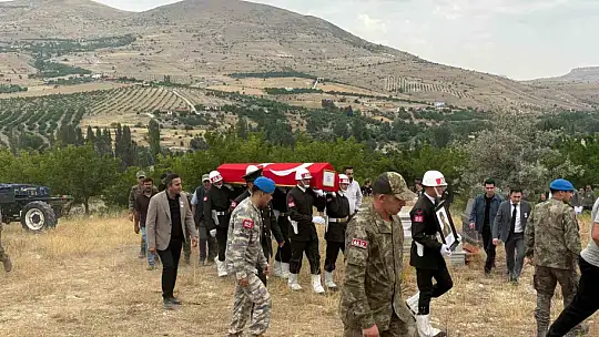 Şehit Kemal Demirbaş'ın naaşı 26 yıl sonra aile mezarlığına nakledildi