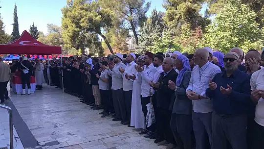 Şehit polis memleketi Şanlıurfa'da gözyaşları arasında defnedildi