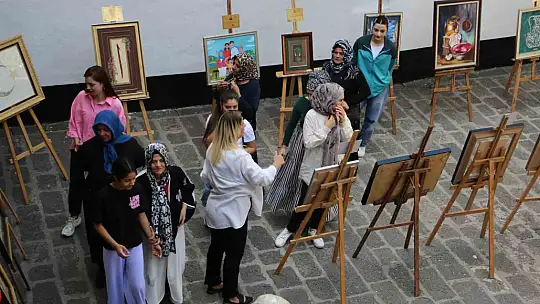 Şehit yakınları ve gaziler için 'Sanatla Yaşam Sergisi' Diyarbakır'da açıldı