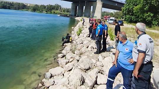 Seyhan Nehri'ne giren çocuk boğuldu