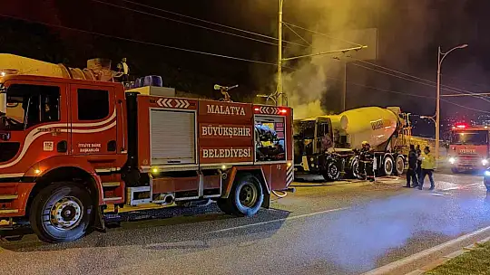 Seyir halindeki beton mikseri alev aldı