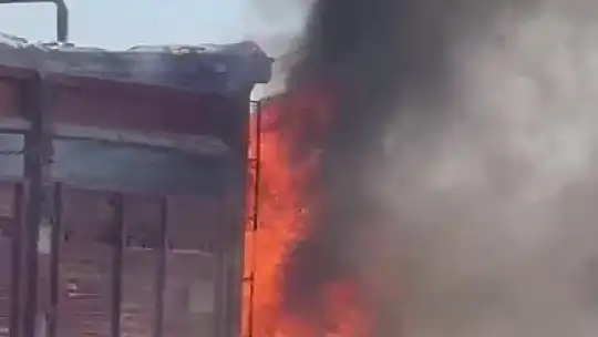 Adıyaman - Gölbaşı Karayolu'nda seyir halindeki kamyon alev aldı