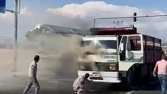 Adıyaman - Gölbaşı Karayolu'nda seyir halindeki kamyon alev aldı