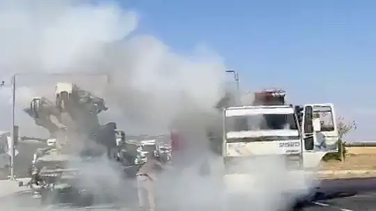 Adıyaman - Gölbaşı Karayolu'nda seyir halindeki kamyon alev aldı