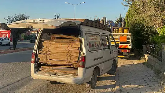 Seyir halindeki panelvandan düşen çocuk ağır yaralandı