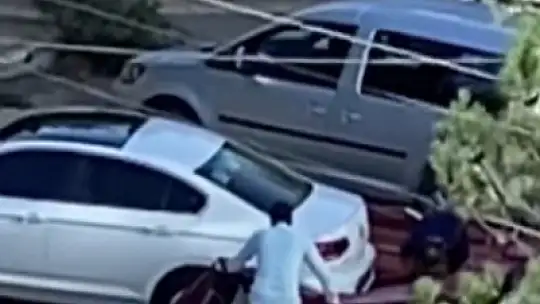 Şiddetli rüzgar okulun çatısını uçurdu