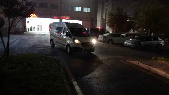 Silahla yaralayıp aracına aldığı şahsı yol kenarına atıp kaçtı