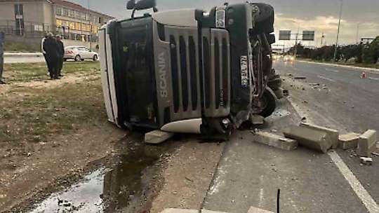 Silobas ile otomobil çarpıştı: 2 yaralı