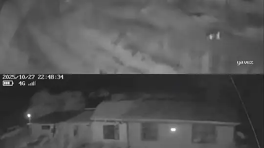 Sındırgı depreminde beşik gibi sallandı...O anlar kamerada