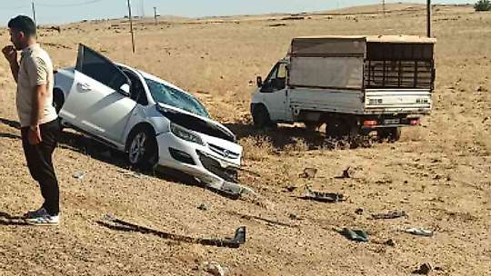 Siverek'te otomobil ile çekici çarpıştı: 3 yaralı