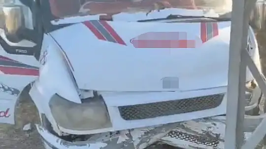 Siverek'te otomobil ile kamyonet çarpıştı: 2 yaralı