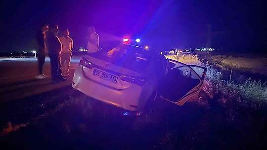 Siverek'te otomobil koyun sürüsüne daldı: 3 kişi yaralandı, 11 koyun telef oldu