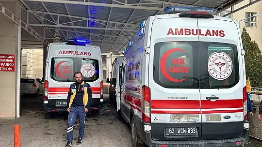 Siverek'te yolun karşısına geçerken otomobilin çarptığı 2 kişi yaralandı